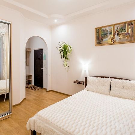 Apartment On Khmelnytskogo Street Liov Exterior foto