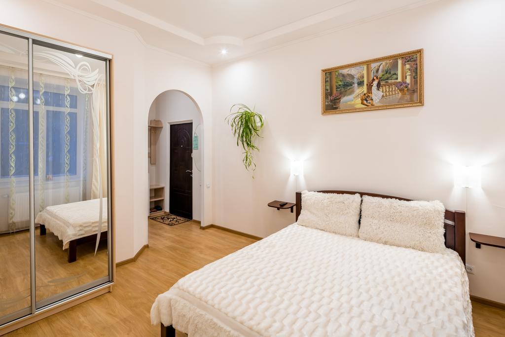 Apartment On Khmelnytskogo Street Liov Exterior foto