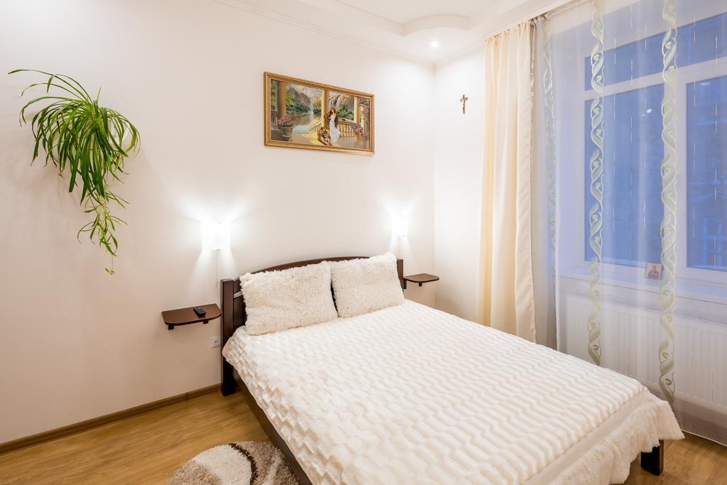Apartment On Khmelnytskogo Street Liov Exterior foto